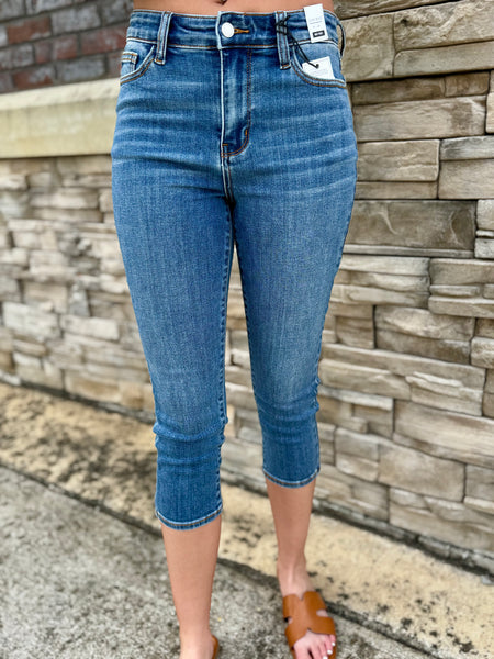 Judy Blue Mid-Rise Slim Fit Capri Jeans